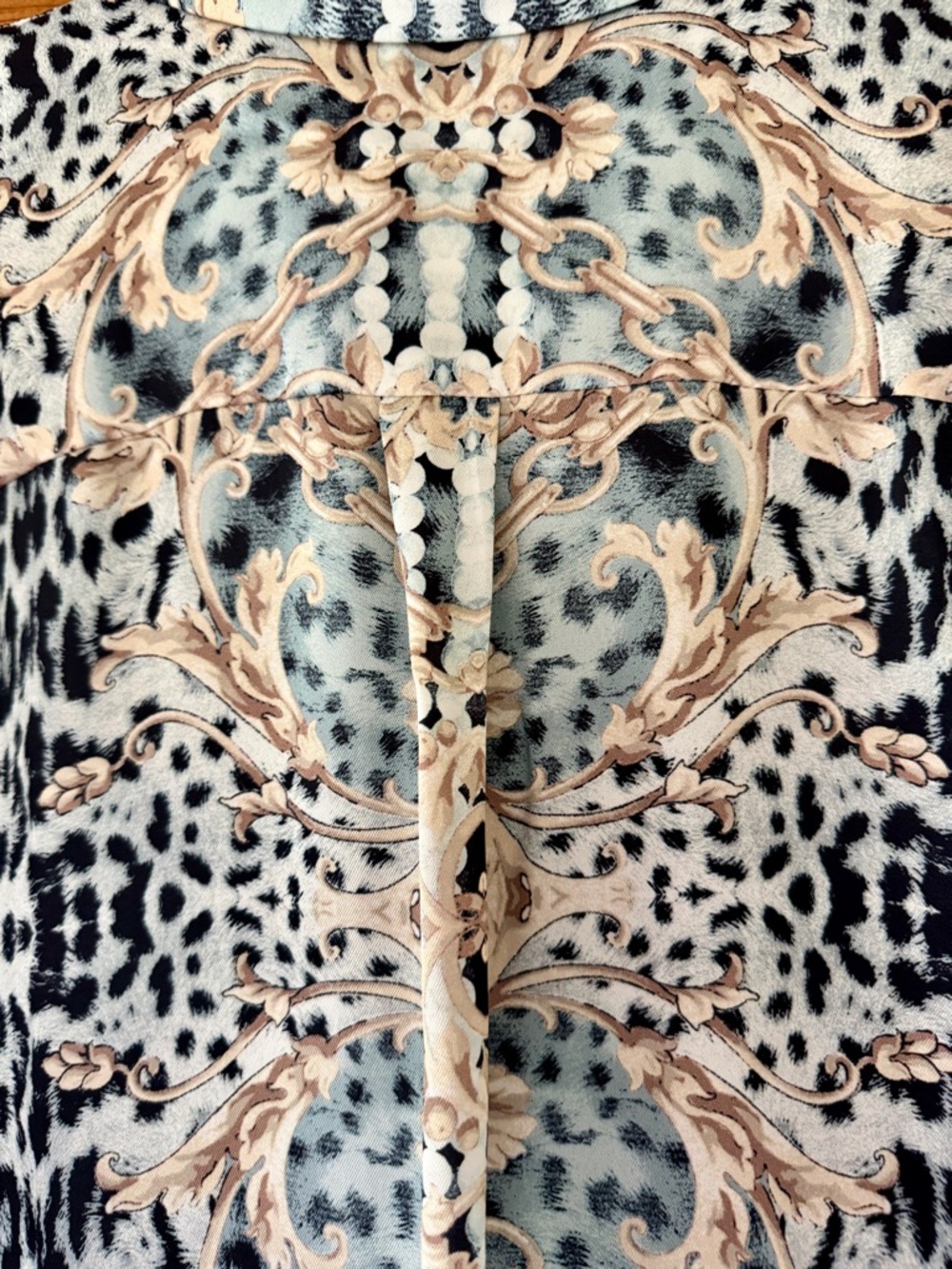 Chico's Blue and Cream Ornate Print Button-Down Shirt (Chico’s size 4) - Picture 9 of 13